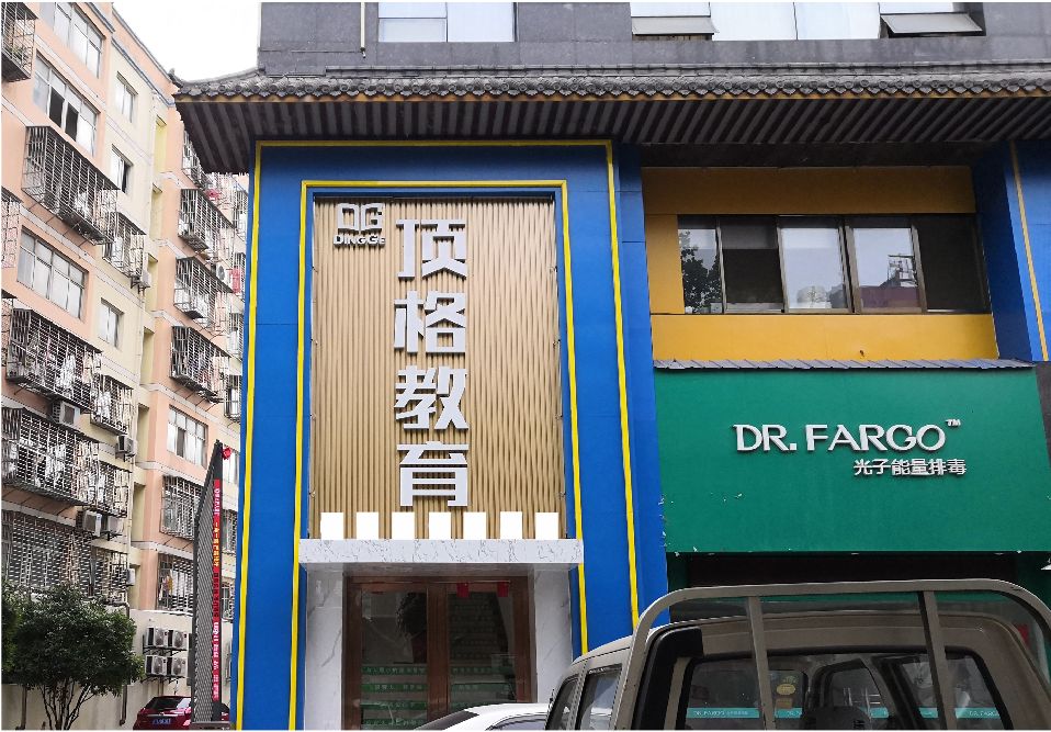 镇宁门头设计要符合门店特色。