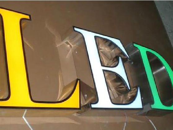 镇宁介绍LED招牌的基础知识。